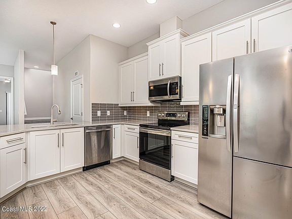 3rd image of 700 Lanai Cir