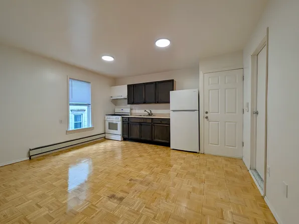 605 East Fifth Street image 2 of 8