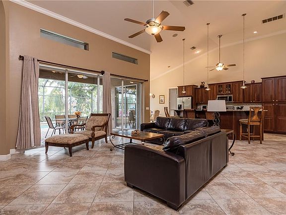 5th image of 5001 SW 9th Pl