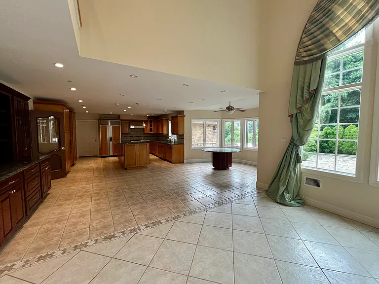 32 Topland Rd — Photo 36