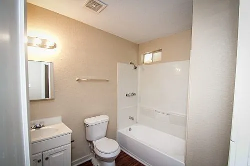 936 Poinsettia St — Photo 4