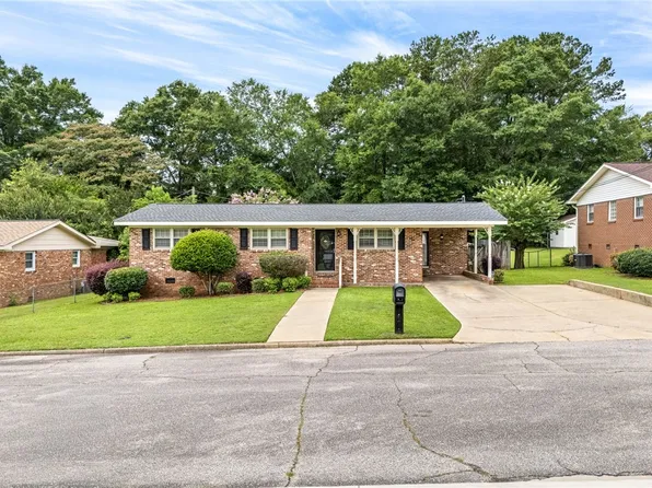 304 S 17th Ave, Lanett, AL 36863