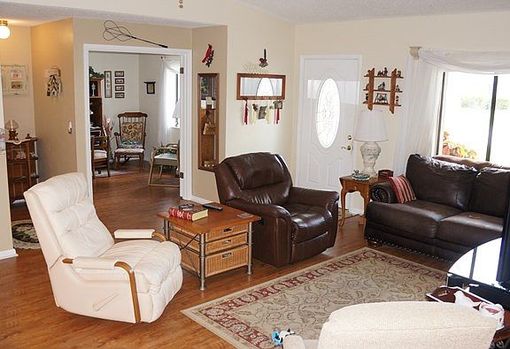 4th image of 10 Prince John Ln