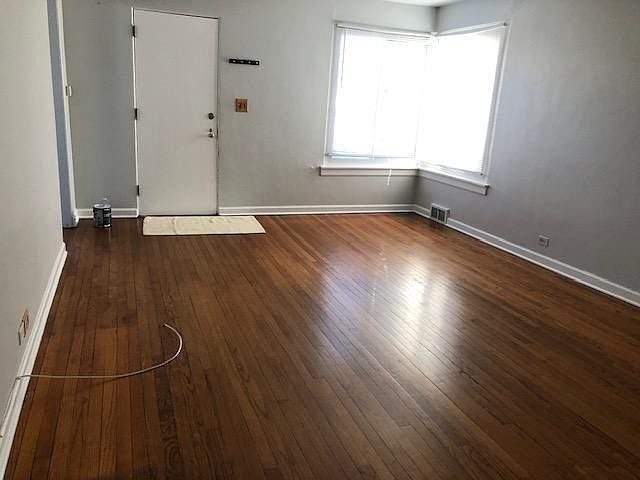 2nd image of 1102 Hickory St