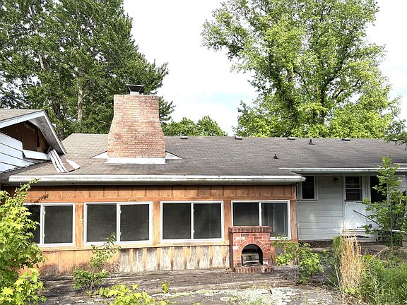 3rd image of 3917 Country Club Rd
