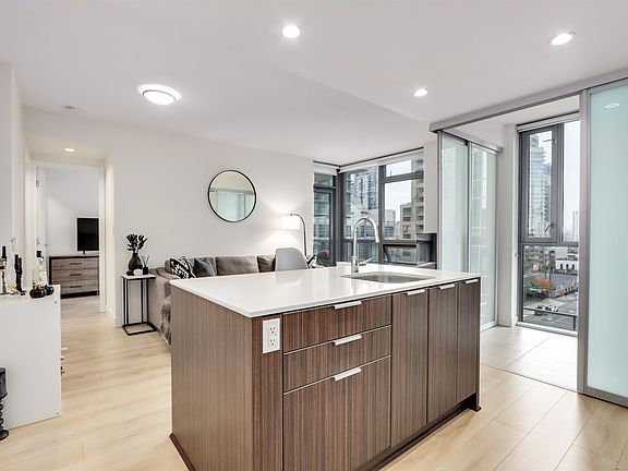 3rd image of 1308 Hornby St #606