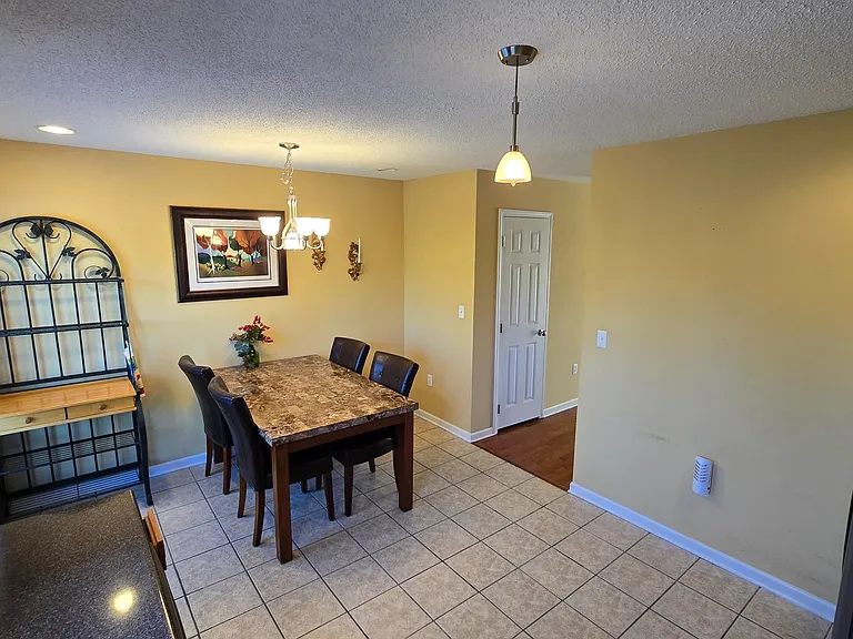 235 Amanda Ln #6 — Photo 6