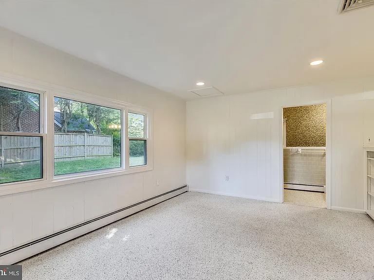 400 Meadow Ln — Photo 9