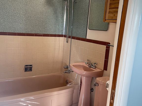 4th image of 118 W Apricot Ave #2
