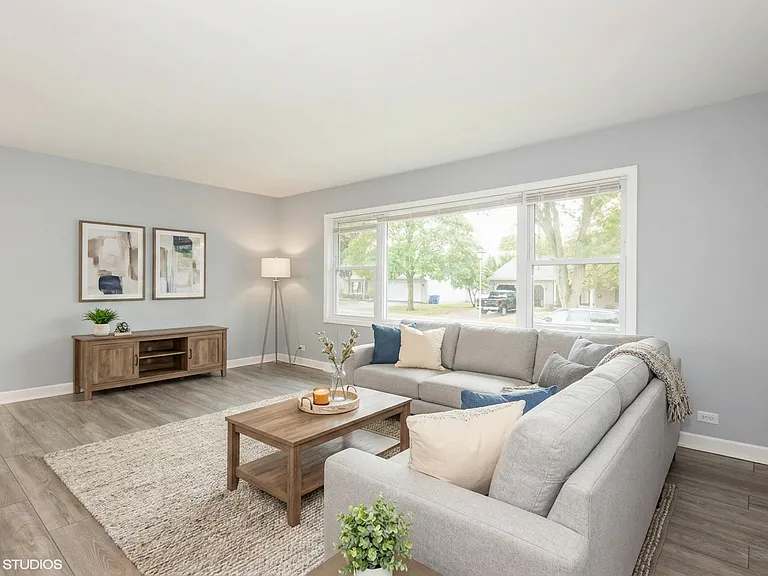 319 Shirley Ct — Photo 4