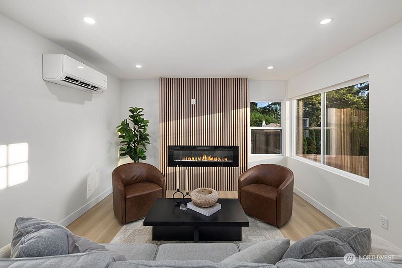 3rd image of 12042 5th Avenue NE