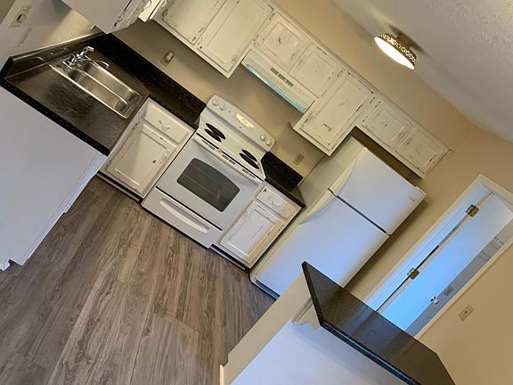 4th image of 122 Westwood Cir APT D