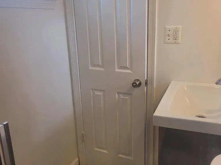 6818 Rolling Rd — Photo 29