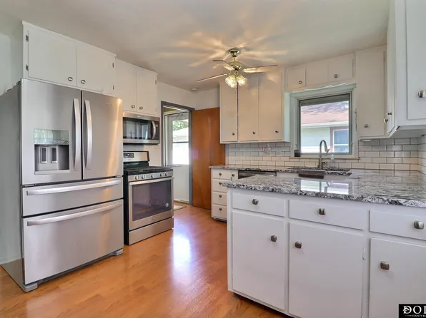 2065 Austin Ln, Fremont, NE 68025