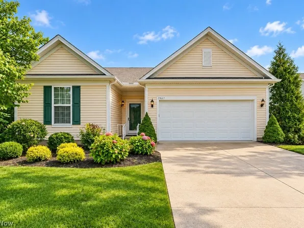 7967 Dovegate Dr, Mentor, OH 44060