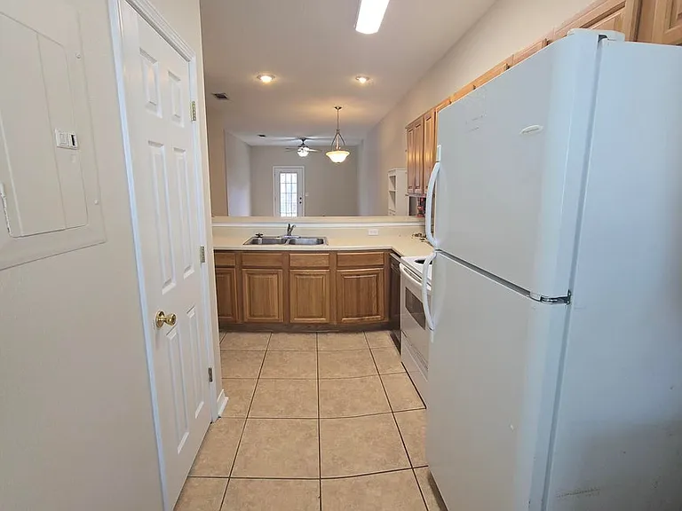 204 Ann Cir #C — Photo 2