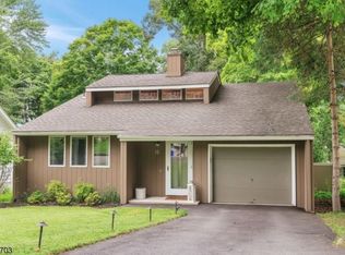 32 Lakeview Rd, Sparta, NJ 07871
