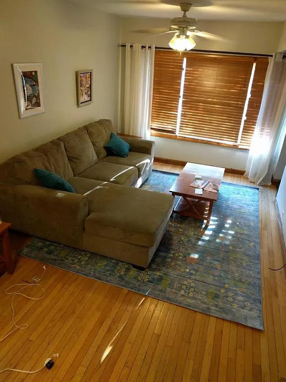 1329 N Bosworth Unit 1 — Photo 2