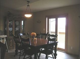 6119 Stockwood Dr, Dubuque, IA 52002