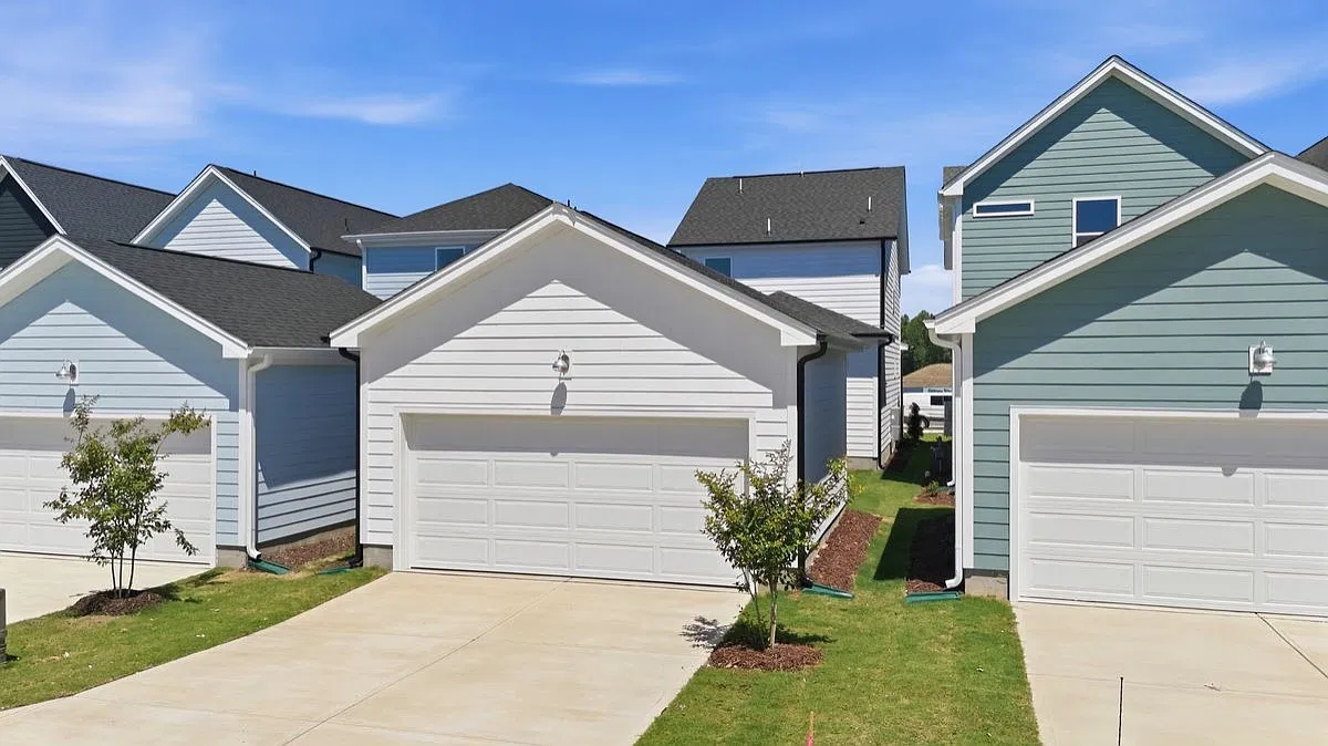 3 bed, 2.5 bath, 1724 sqft, $2,295 — Photo 2
