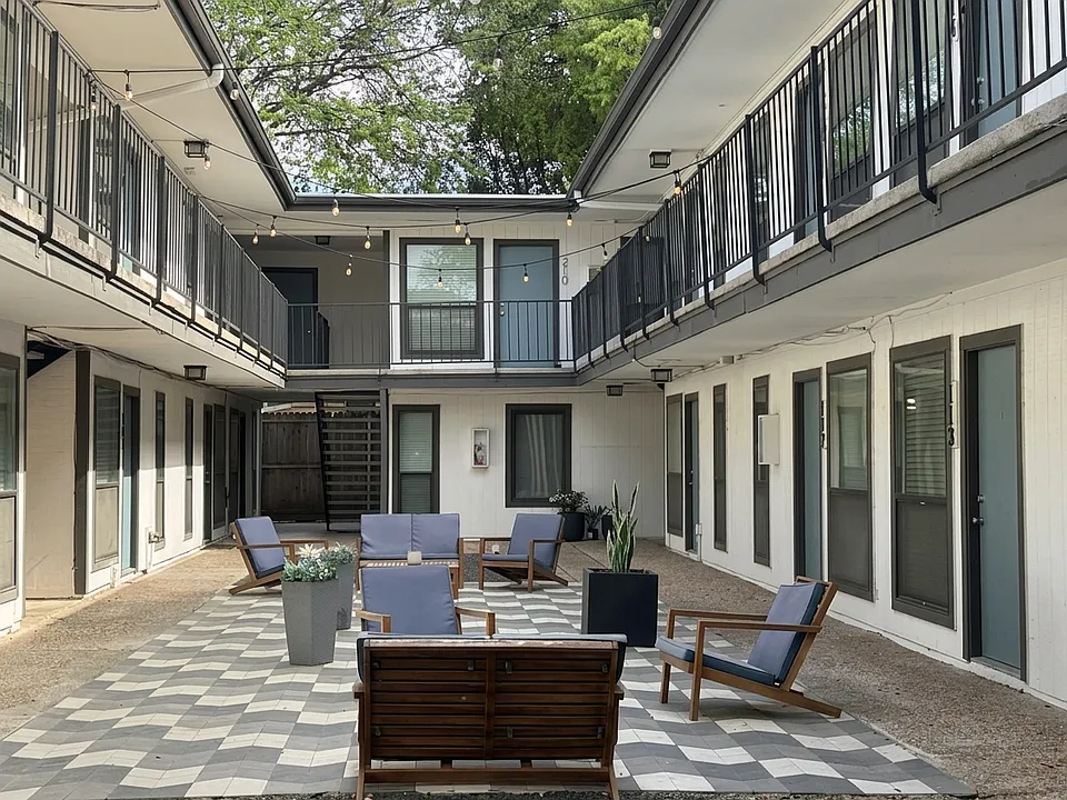 4310 1/2 Avenue B #206