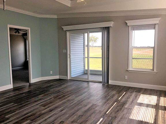 3rd image of 39036 Golf View Ave