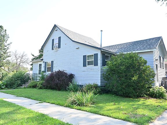 2nd image of 1120 4th Ave E