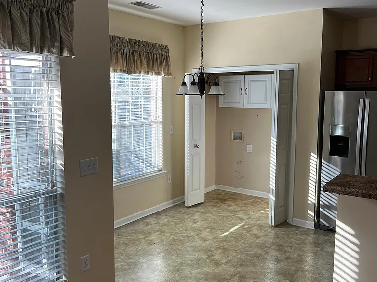 Kitchen eating area.