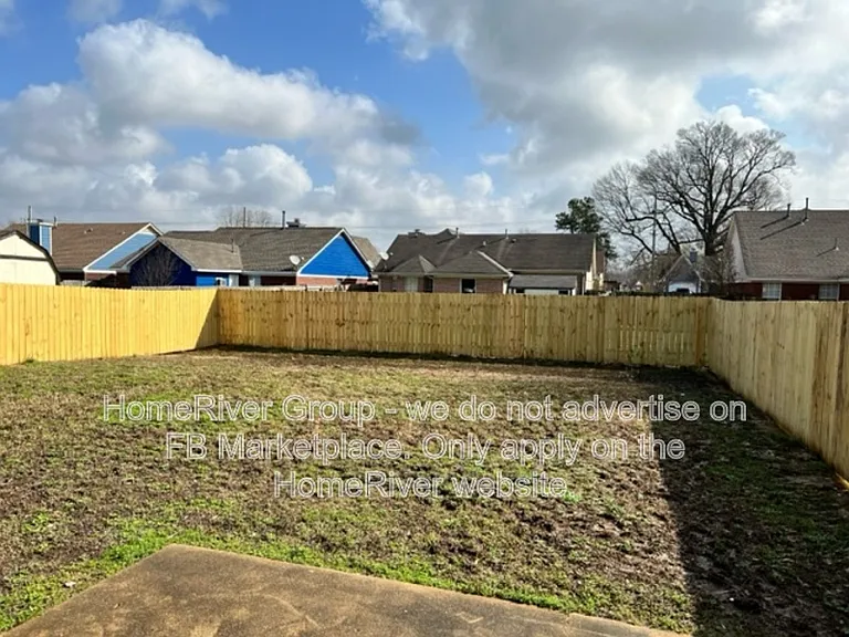 7052 Foxhall Dr — Photo 9