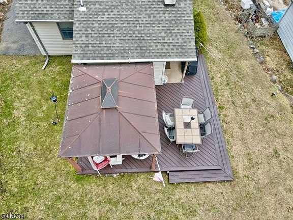 4th image of 51 Terrace Ave