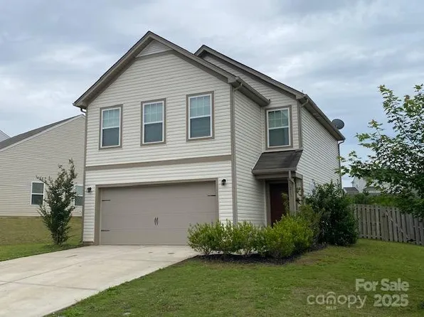 211 Hidden Lakes Rd, Statesville, NC 28677