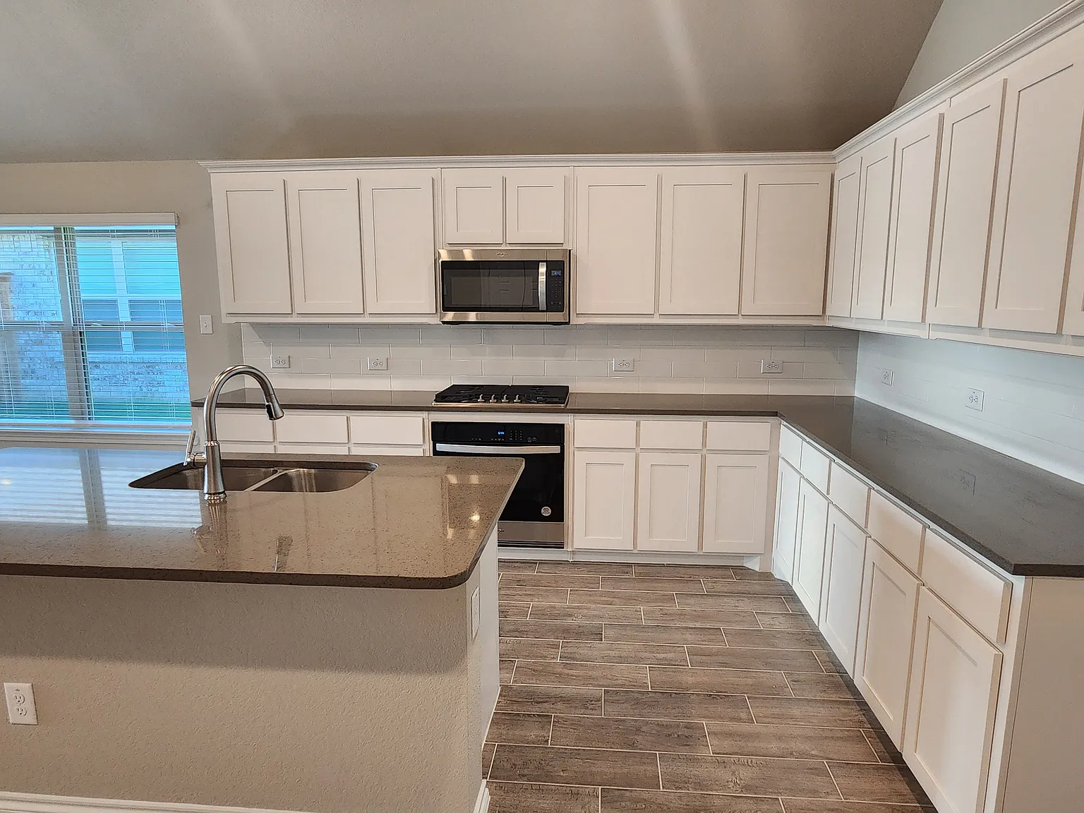 4 bed, 1941 sqft, $3,250 — Photo 4