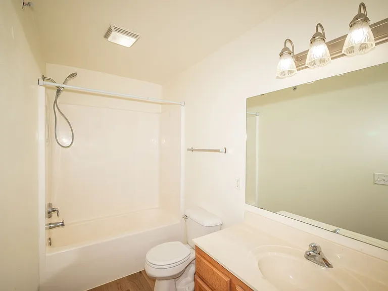 McComb Place Apartments — Photo 11
