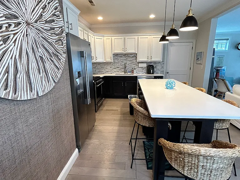 175 Beach Rd — Photo 25