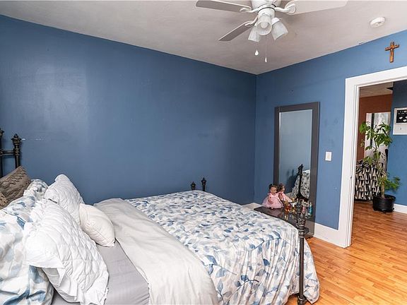 3rd image of 62 Spring St