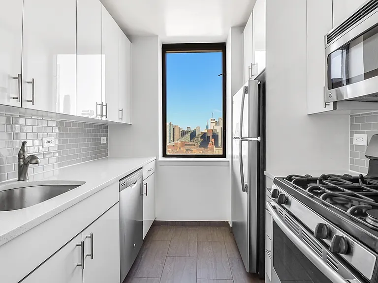 520 W 43rd St #12C — Photo 5