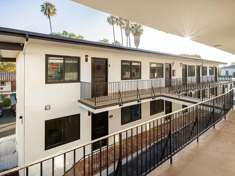 427 W Montecito St — Photo 30