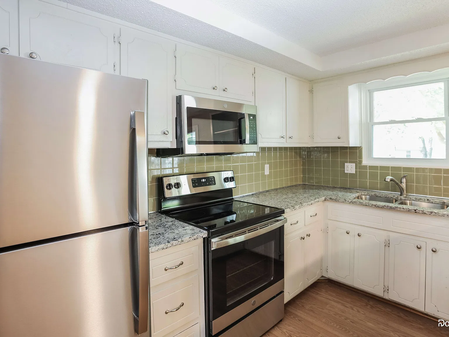 3 bed, 2.5 bath, 1663 sqft, $1,990 — Photo 3
