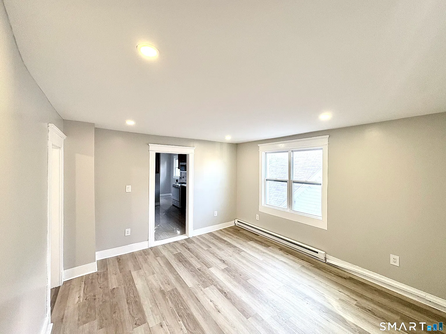 4 bed, 2.0 bath, 3600 sqft, $2,000 — Photo 2
