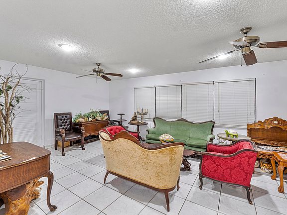 5th image of 5775 Fernley Drive W #143