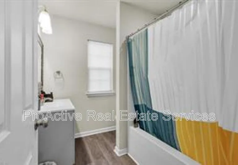 223 N 7th St — Photo 15