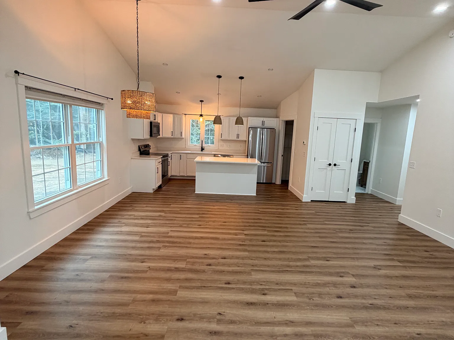 2 bed, 1.5 bath, 1500 sqft, $2,500 — Photo 2