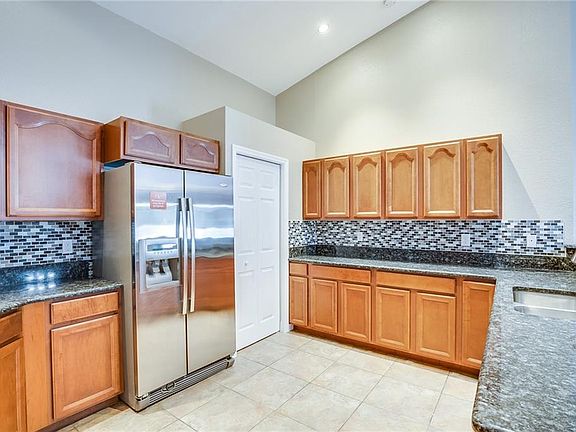 3rd image of 5507 Moon Valley Dr