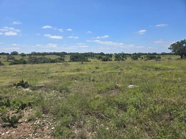 79 N Cattlemans Crossing Dr, Kerrville, TX 78028