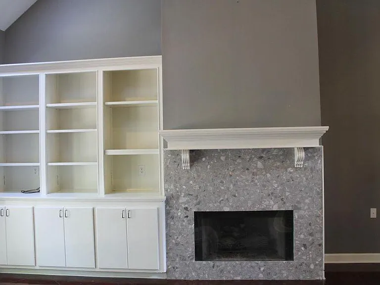 325 Pinewood Ln — Photo 3