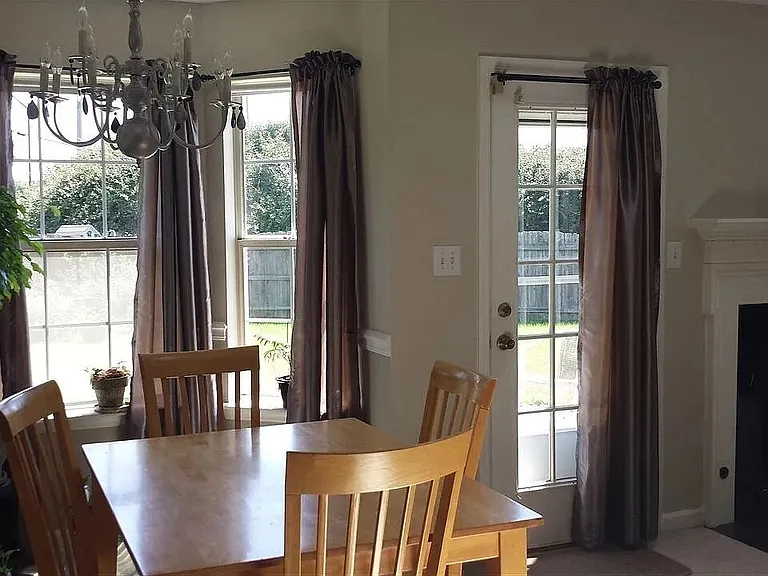 114 Mayfair Cir — Photo 7