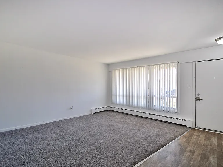 Silverstone Apartments — Photo 9