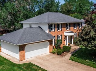 36 Autumnview Rd, Williamsville, NY 14221