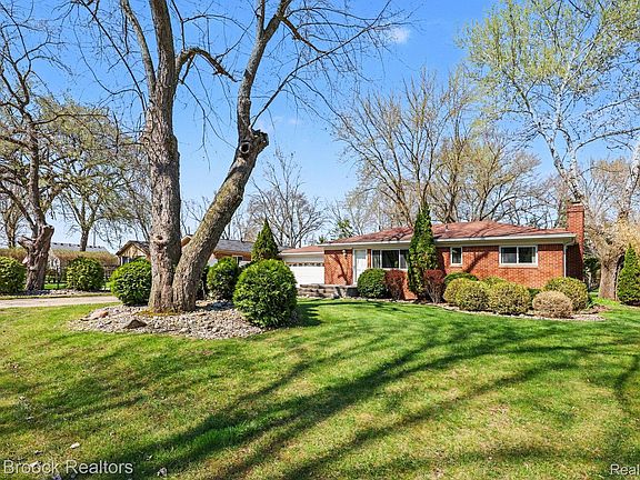 3rd image of 33711 Schneider Rd