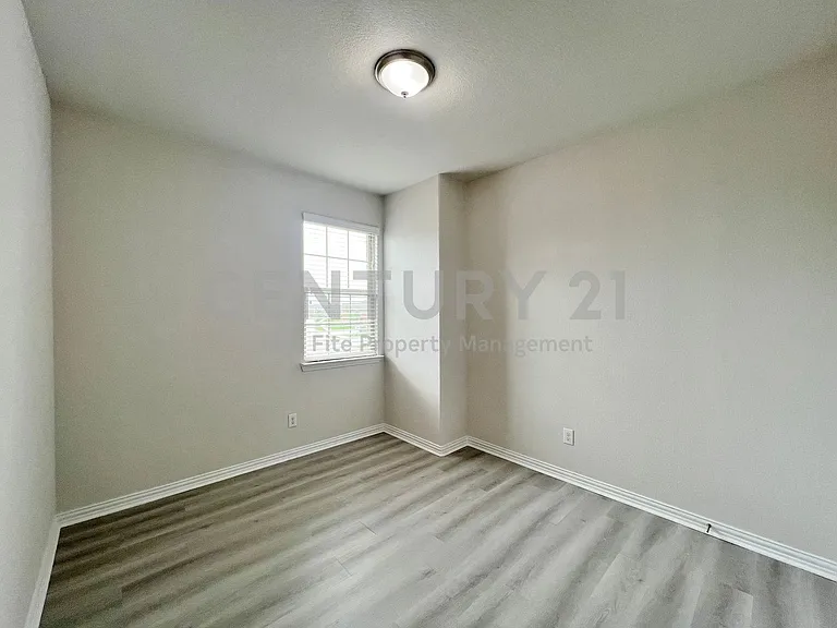 15201 Everly Ct — Photo 12